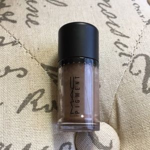 MAC NWT Deep Brown pigment